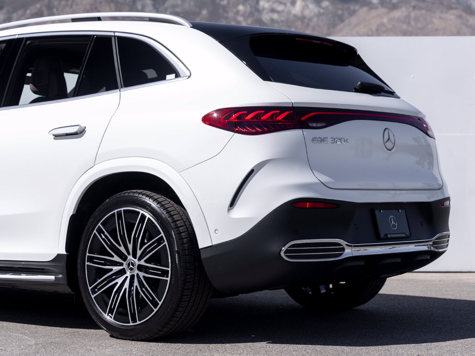 2027 Mercedes-Benz EQE 320+ SUV