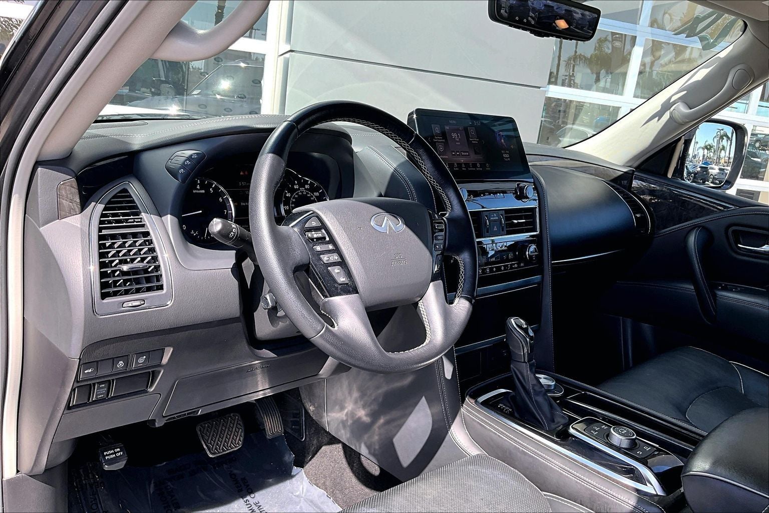 2024 INFINITI QX80 LUXE