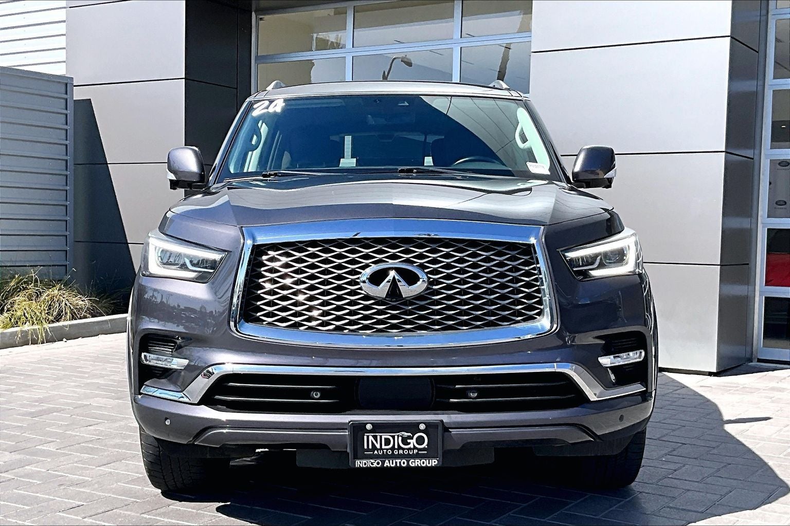 2024 INFINITI QX80 LUXE