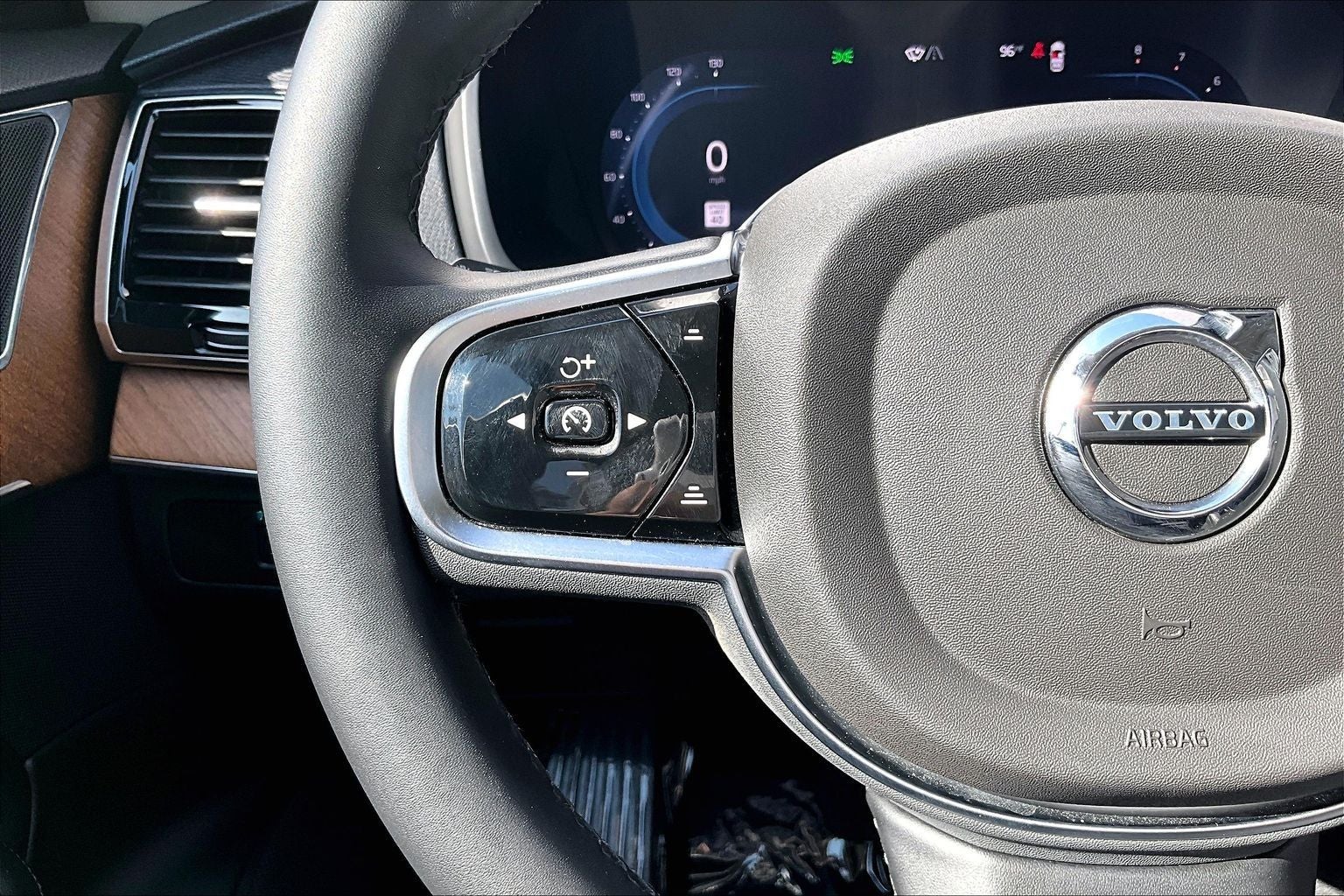2025 Volvo XC90 B6 Plus 7-Seater