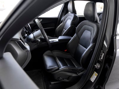 2022 Volvo XC60 Recharge Plug-In Hybrid T8 R-Design