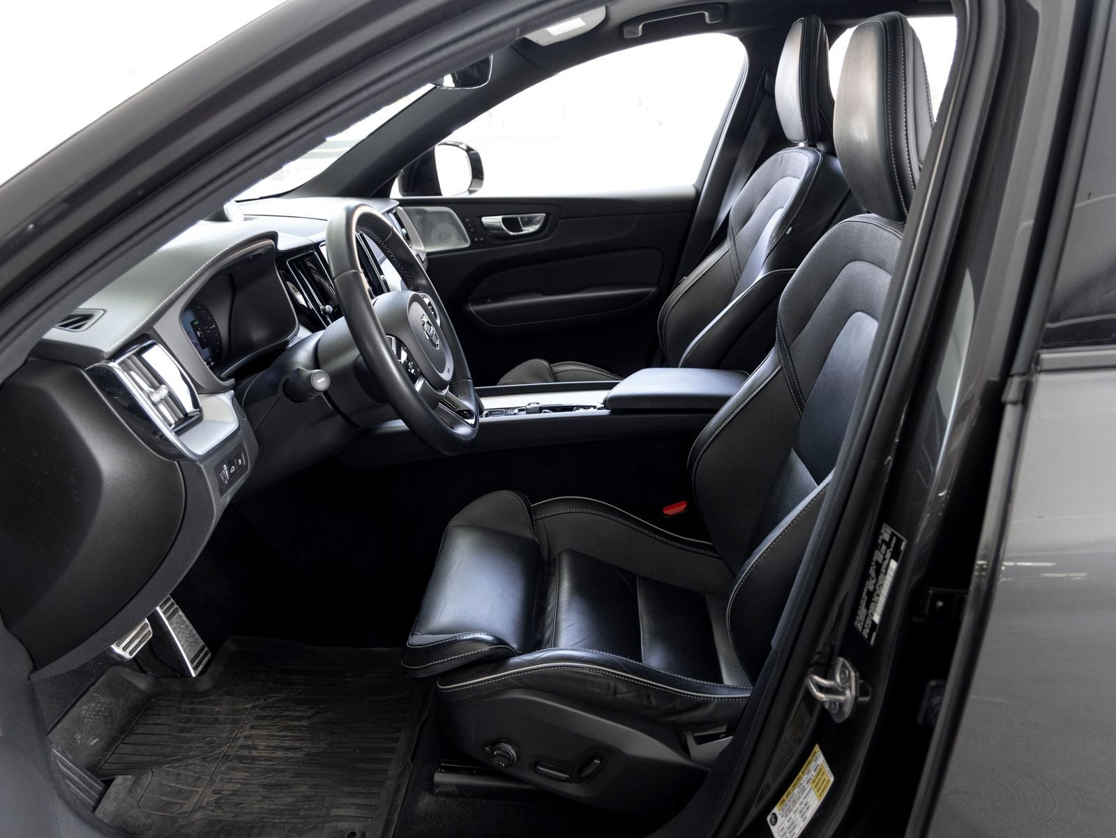2022 Volvo XC60 Recharge Plug-In Hybrid T8 R-Design