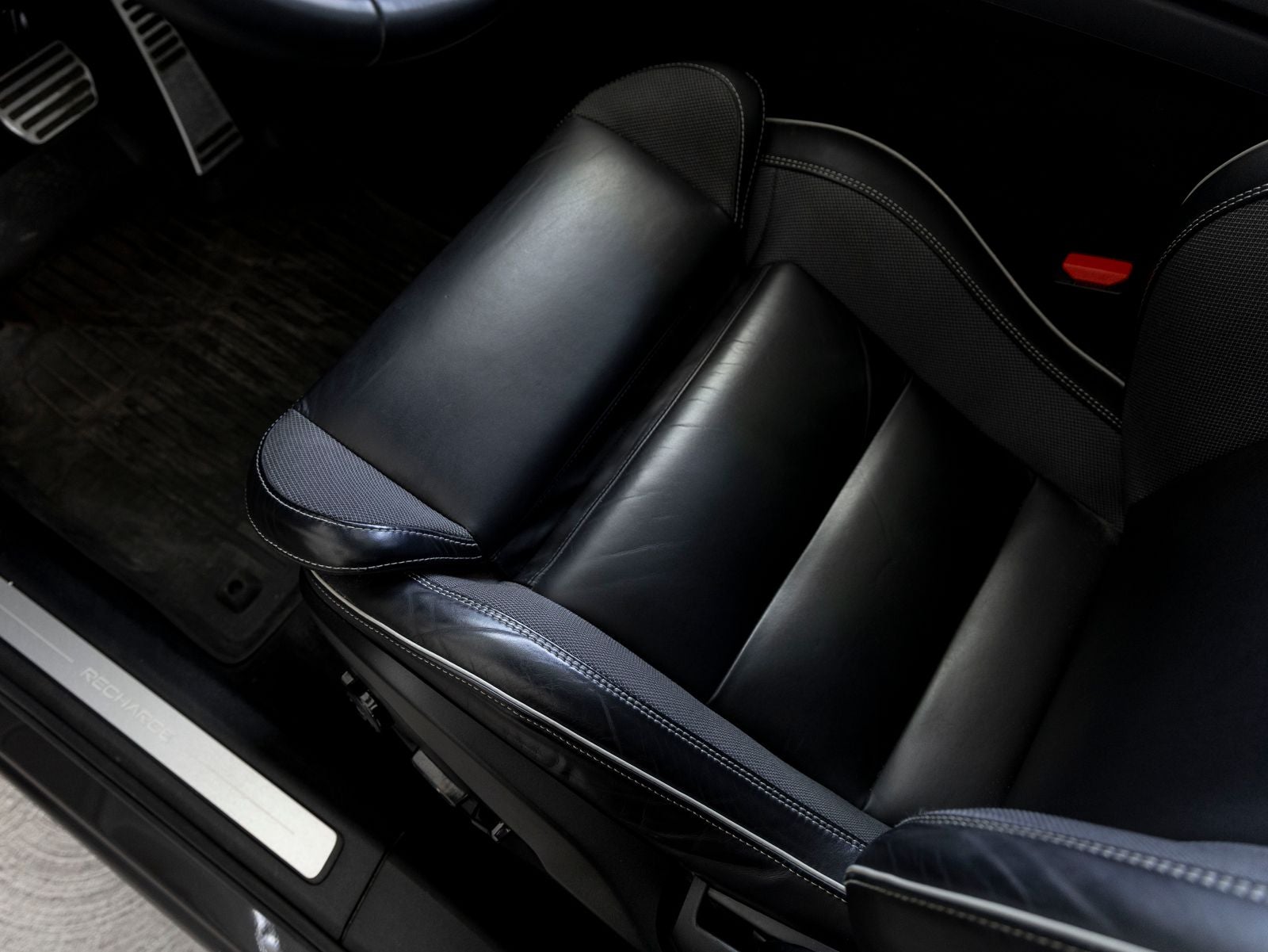 2022 Volvo XC60 Recharge Plug-In Hybrid T8 R-Design