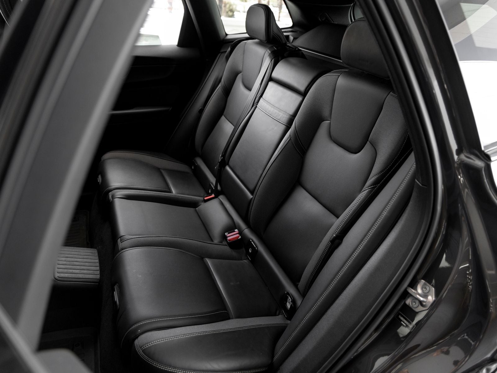 2022 Volvo XC60 Recharge Plug-In Hybrid T8 R-Design