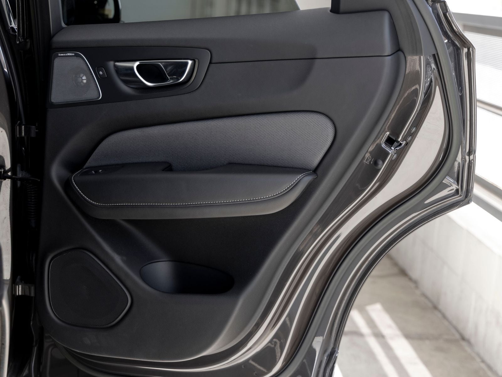 2022 Volvo XC60 Recharge Plug-In Hybrid T8 R-Design