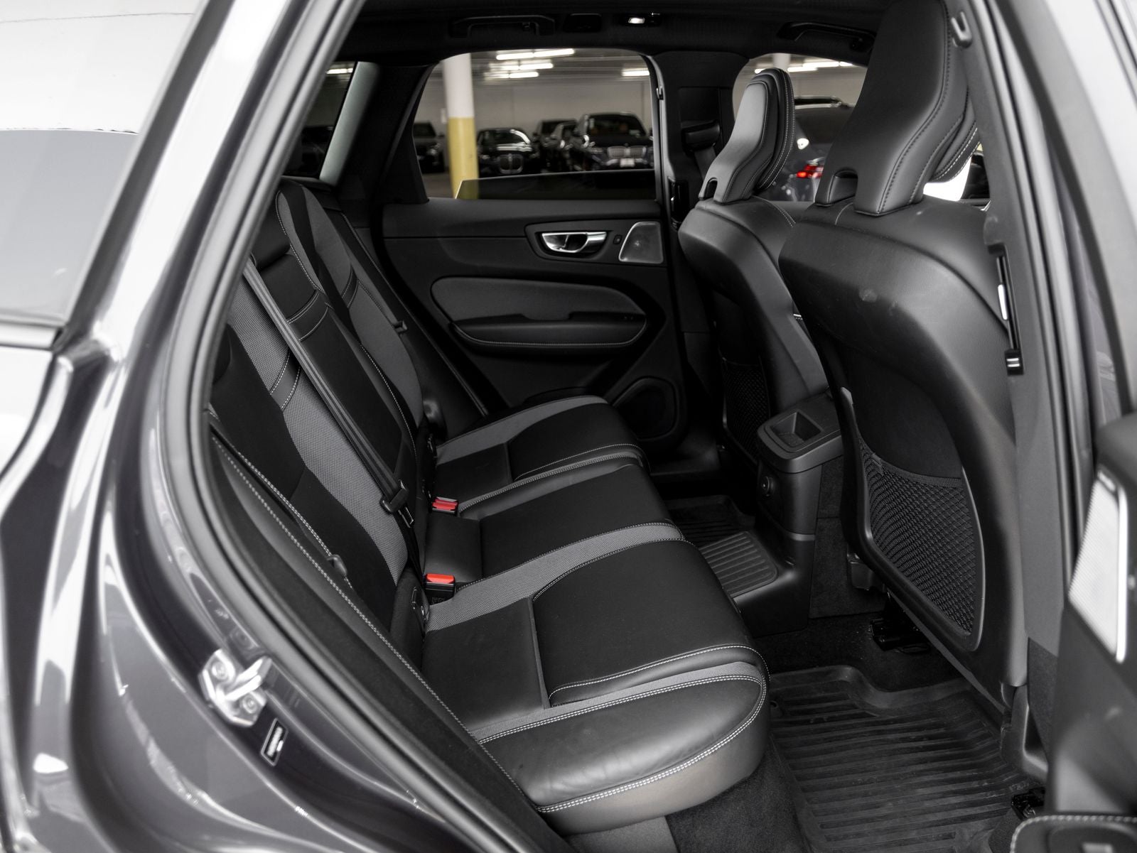 2022 Volvo XC60 Recharge Plug-In Hybrid T8 R-Design