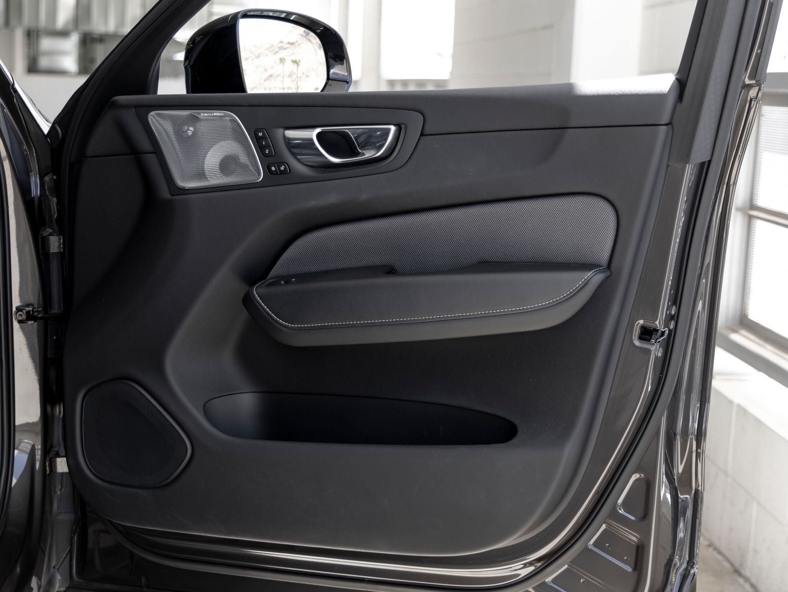 2022 Volvo XC60 Recharge Plug-In Hybrid T8 R-Design