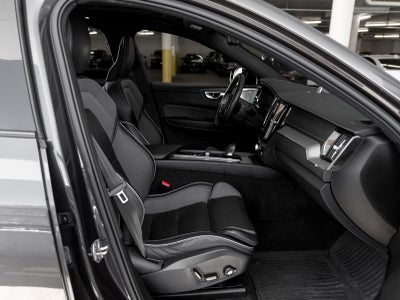 2022 Volvo XC60 Recharge Plug-In Hybrid T8 R-Design
