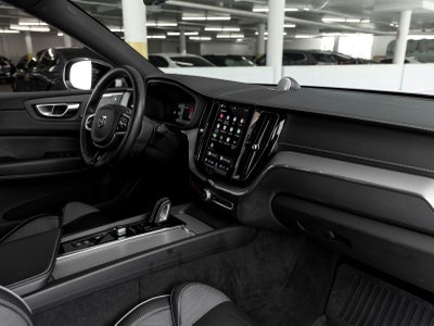 2022 Volvo XC60 Recharge Plug-In Hybrid T8 R-Design