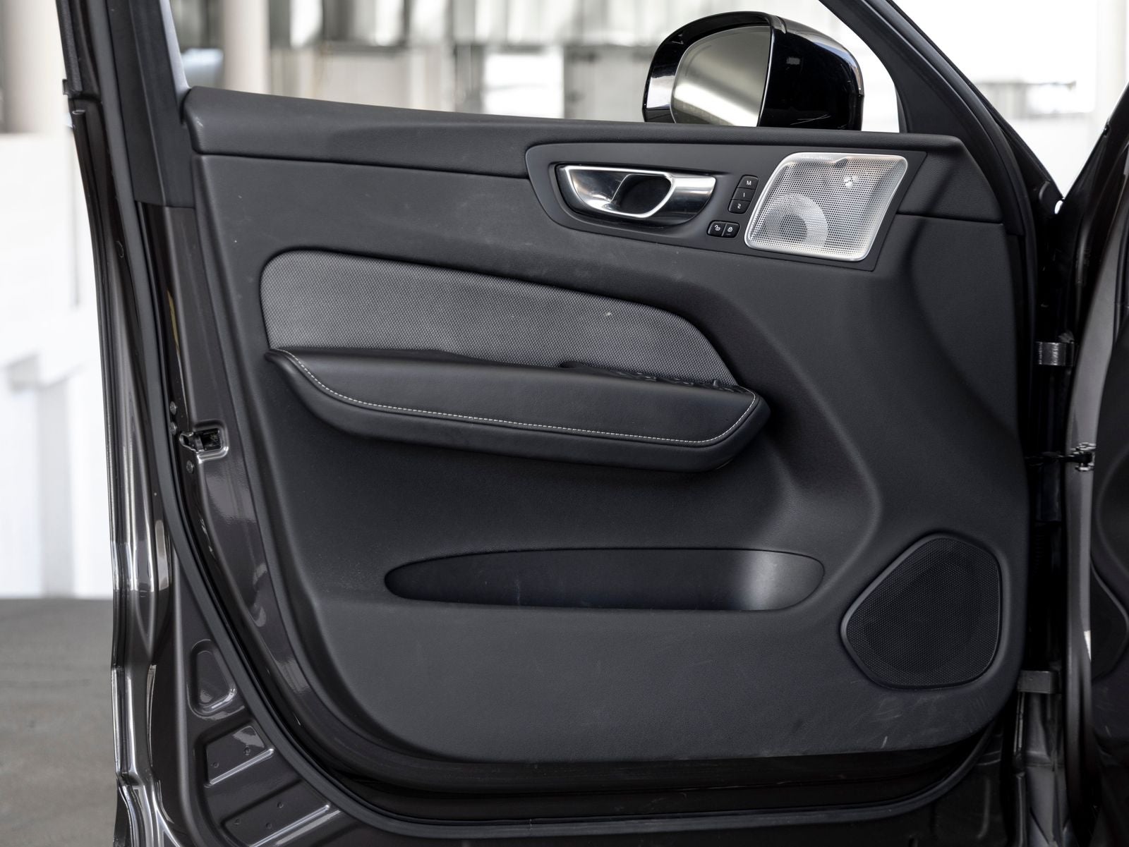2022 Volvo XC60 Recharge Plug-In Hybrid T8 R-Design