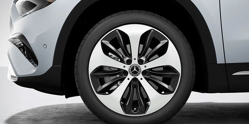 mercedes-benz gla quarter top driver side view